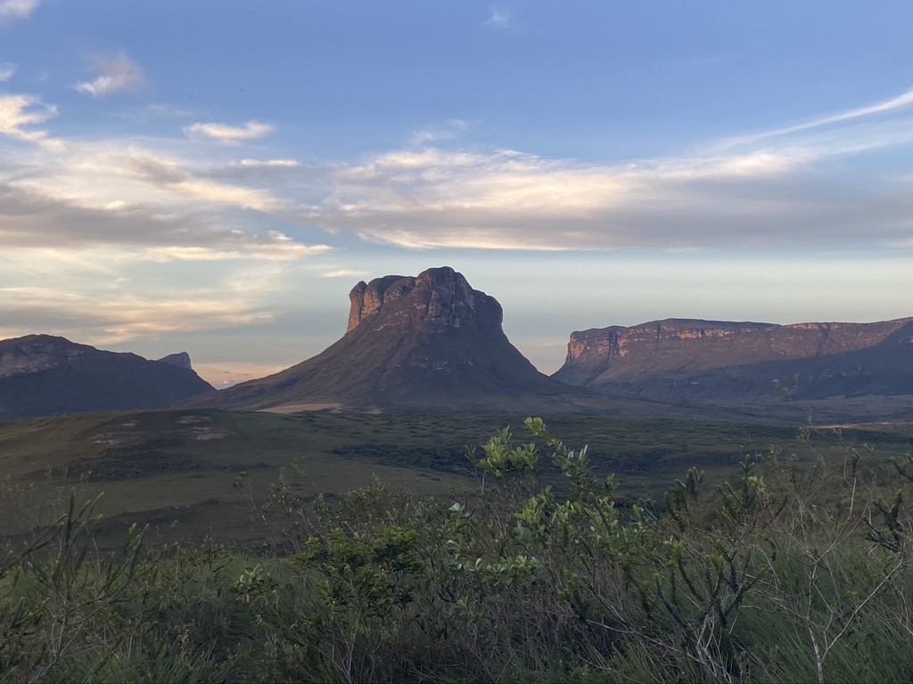 vue sur grosse montagne depuis la communauté campina